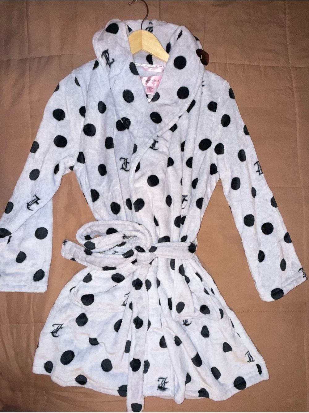 Juicy Couture black polka dot robe on gray background with pink logo #loungewear